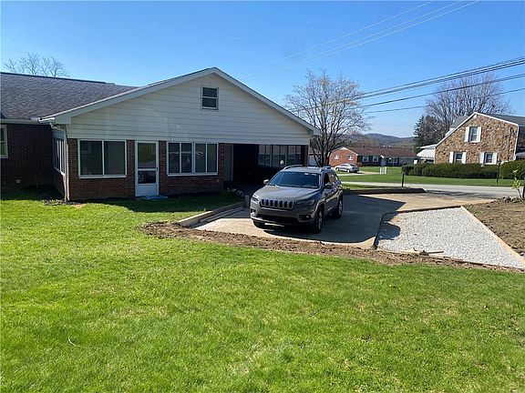 3rd image of 1104 Lakeview Dr