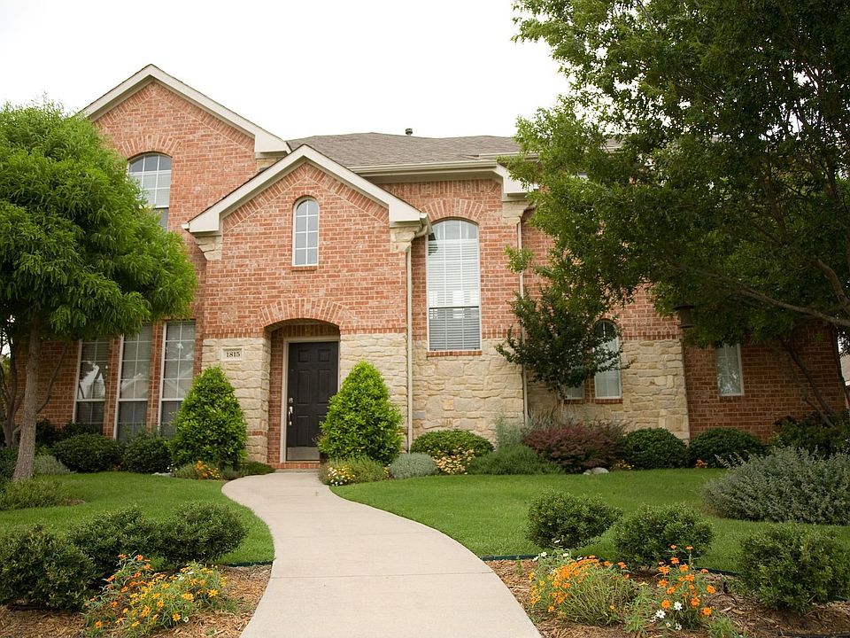 Front of Home - Award winning landscaping