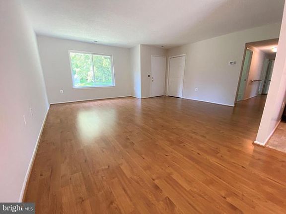4th image of 10 Finsbury Park Ct #46