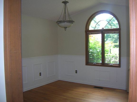 4th image of 364 Panorama Dr