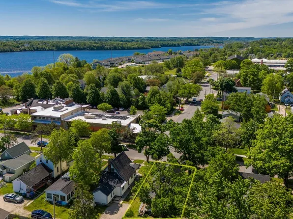 251 E 10th St, Traverse City, MI 49684