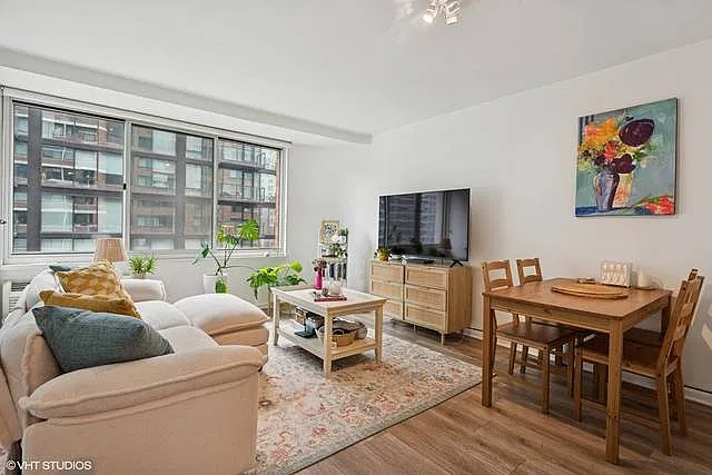 Studio, 591 sqft, $2,100 — Photo 2