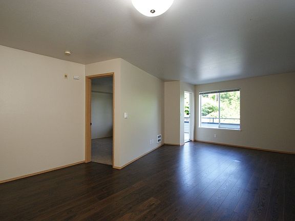 4th image of 3230 SW Avalon Way #204