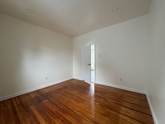 5th image of 322 Ohio St Floor 2