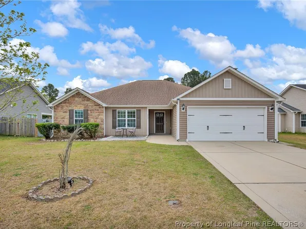 672 Hogart St, Raeford, NC 28376