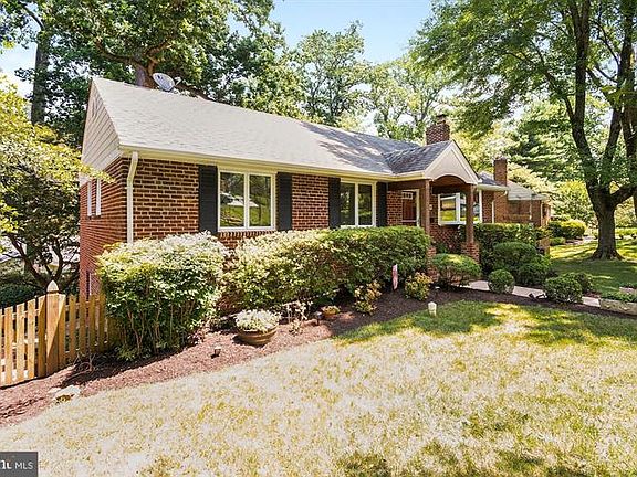 3rd image of 7238 Woodley Pl