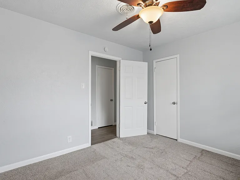 2120 Nottingham Blvd — Photo 15