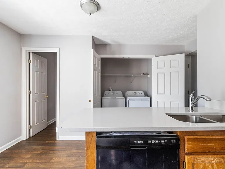 Eagle Creek Townhomes — Photo 13