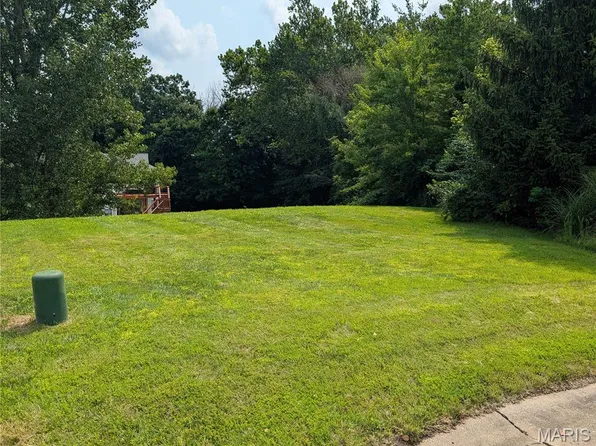 120 Waterfall Ct, Glen Carbon, IL 62034
