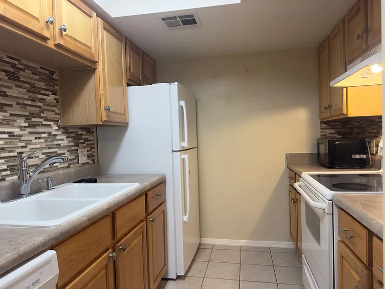 455 W Kelso St #131 — Photo 6