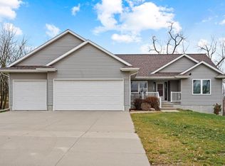 2042 20th St NW, Cedar Rapids, IA 52405