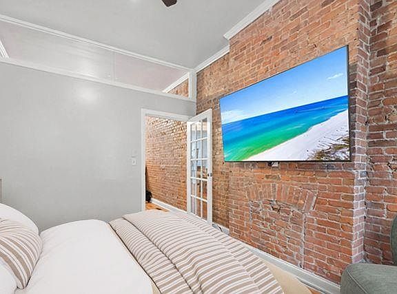 3rd image of 206 6th St APT 1R