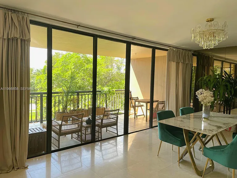 10175 Collins Ave #208 — Photo 4