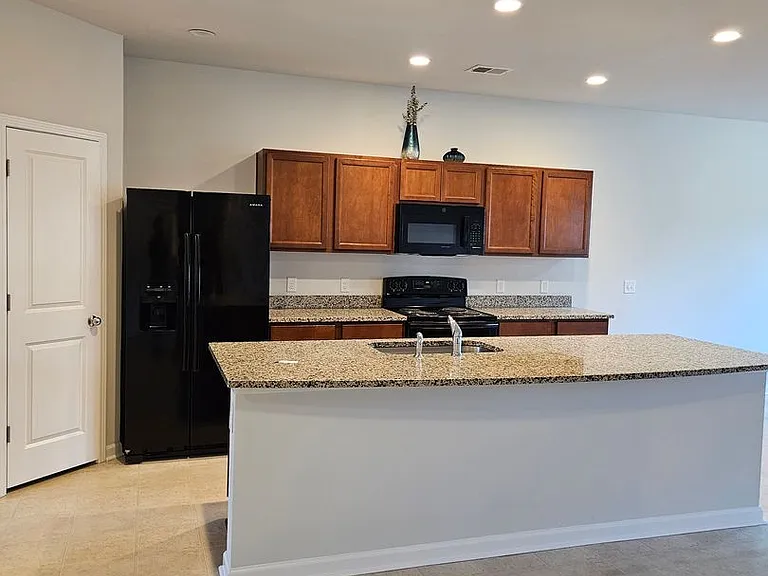 1921 Zonny Moss Dr — Photo 5