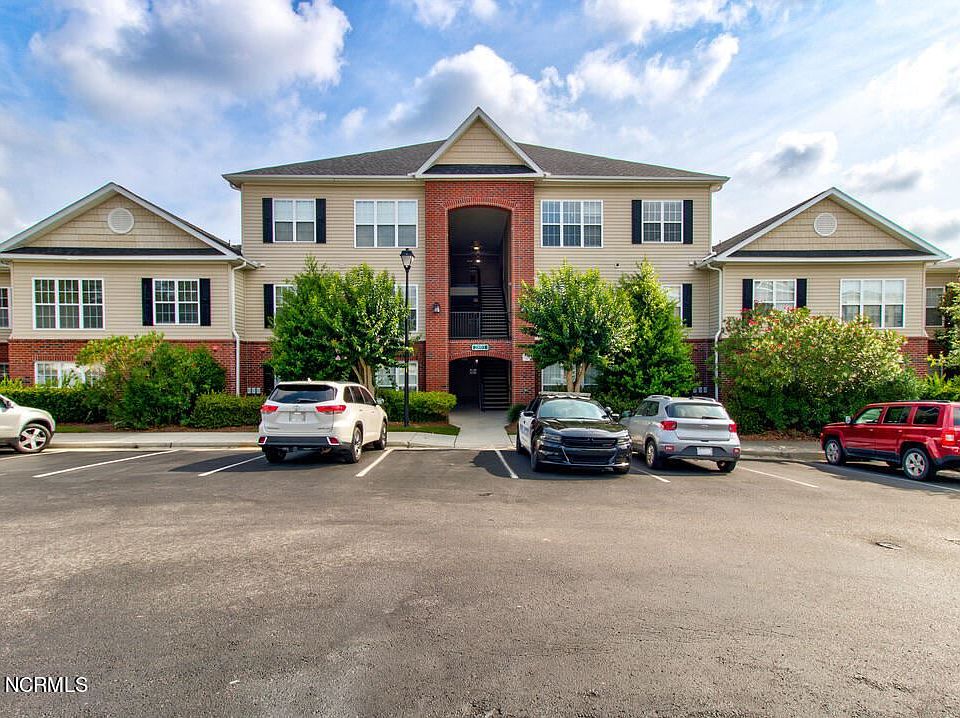 1st image of 2801 Bloomfield Ln Unit 207