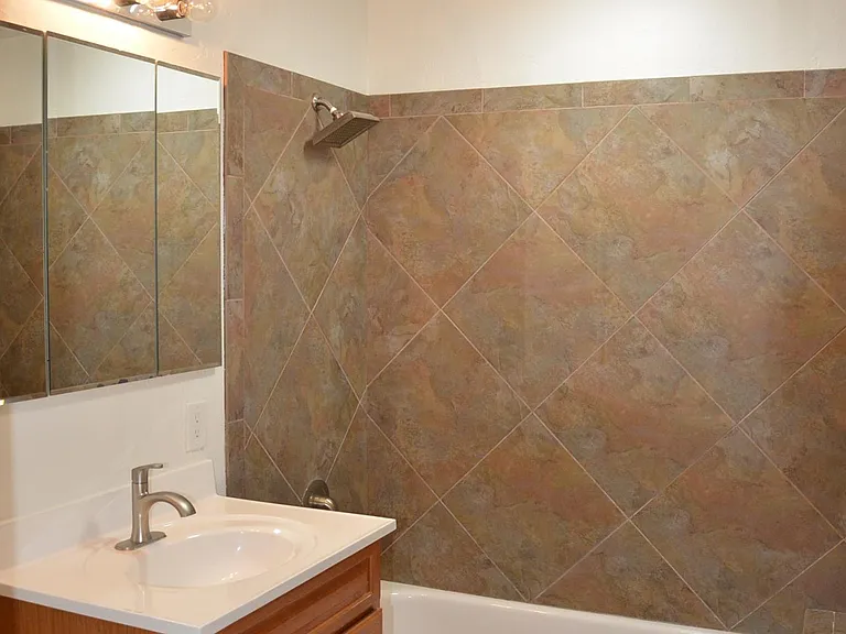 1025 E Indianola Ave — Photo 34