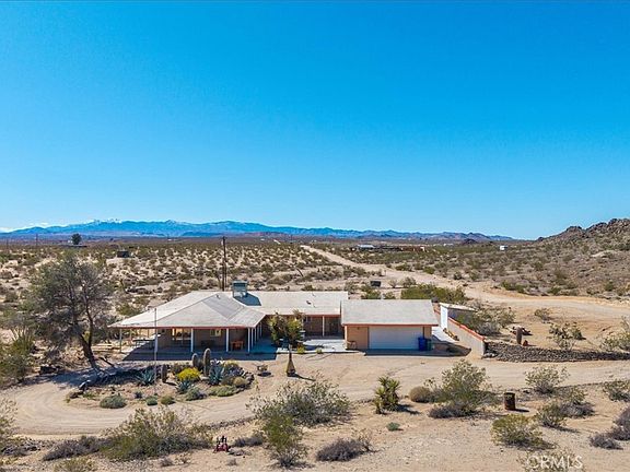 4th image of 63525 Moonlight Mesa St