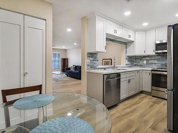 4th image of 7116 Woodmont Avenue #7116
