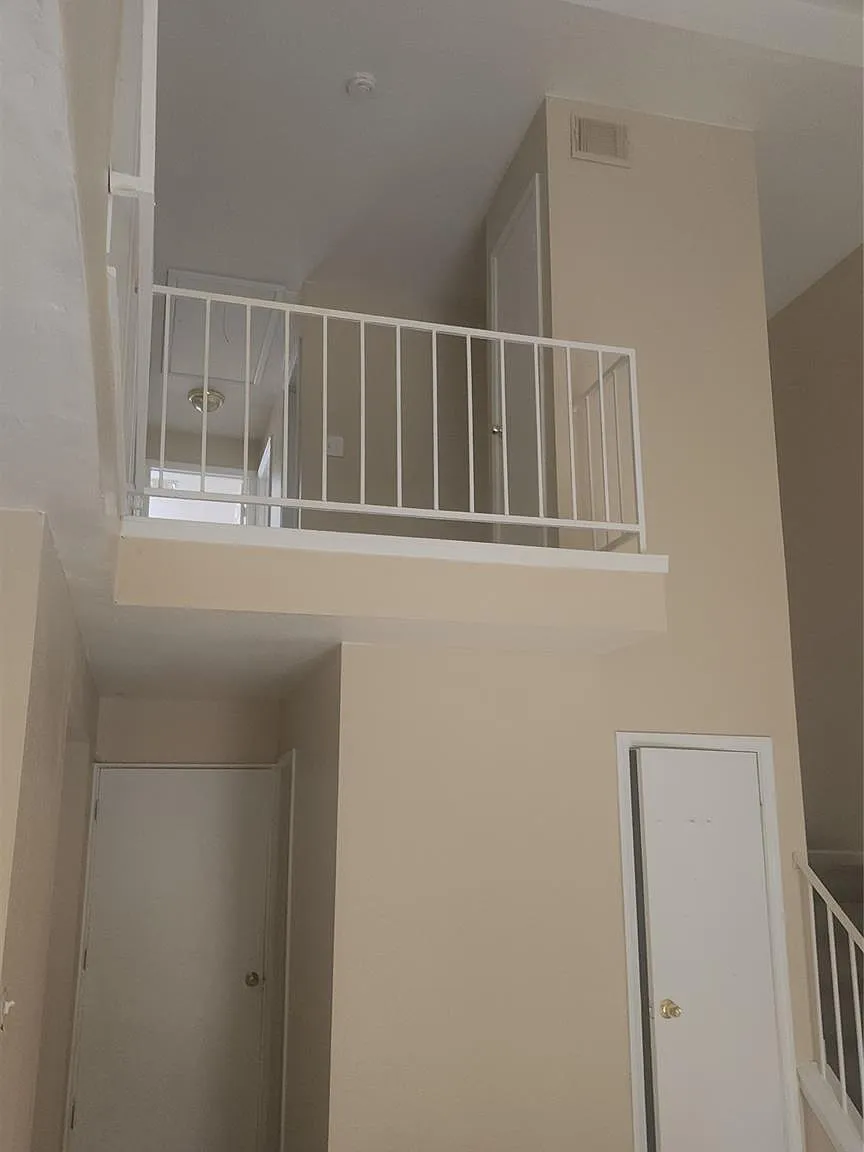 3 bed, 2.5 bath, 1527 sqft, $1,700 — Photo 3