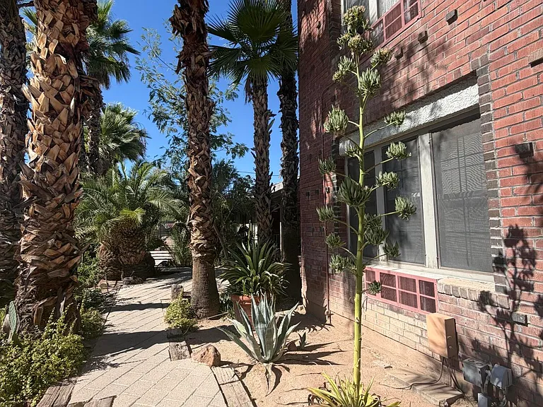 902 E Palm Ln #4 — Photo 22