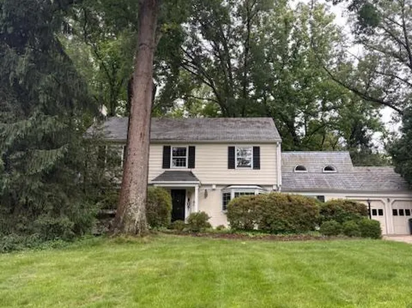 8209 Burning Tree Rd, Bethesda, MD 20817