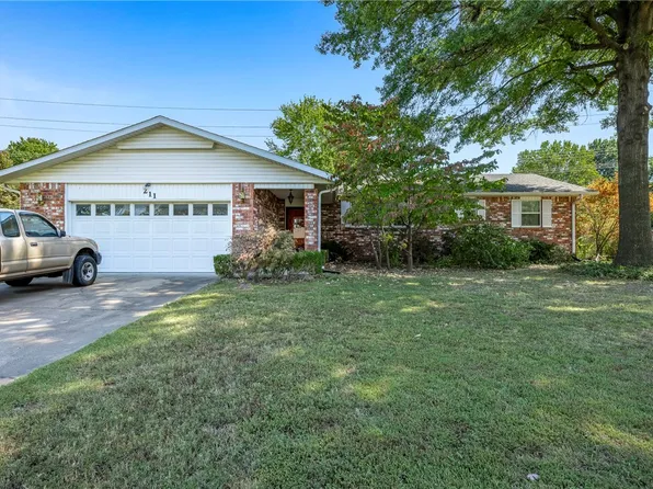 211 Overhill Dr, Lowell, AR 72745