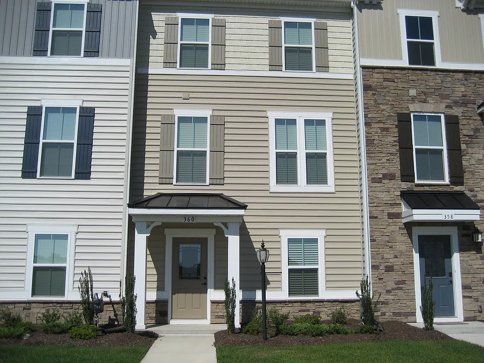 360 Spring Hill Pl