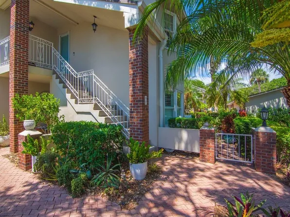 133 E Park Shores Cir APT 8E, Indian River Shores, FL 32963