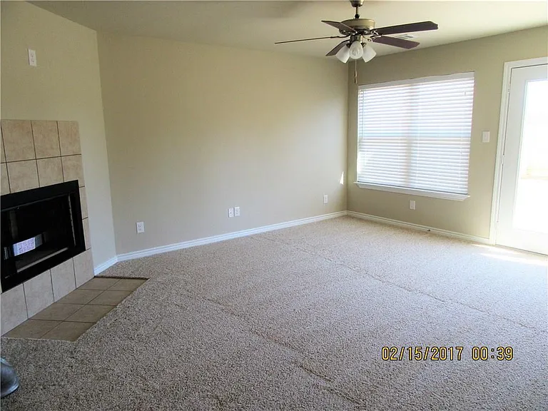 1725 Fairway Dr — Photo 2