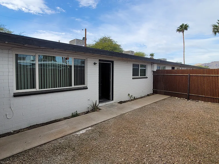4430 E Pima St — Photo 2