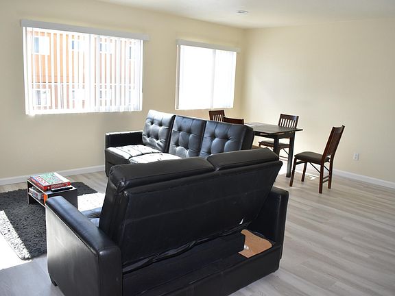 3rd image of 2284 Dunlop St APT 3