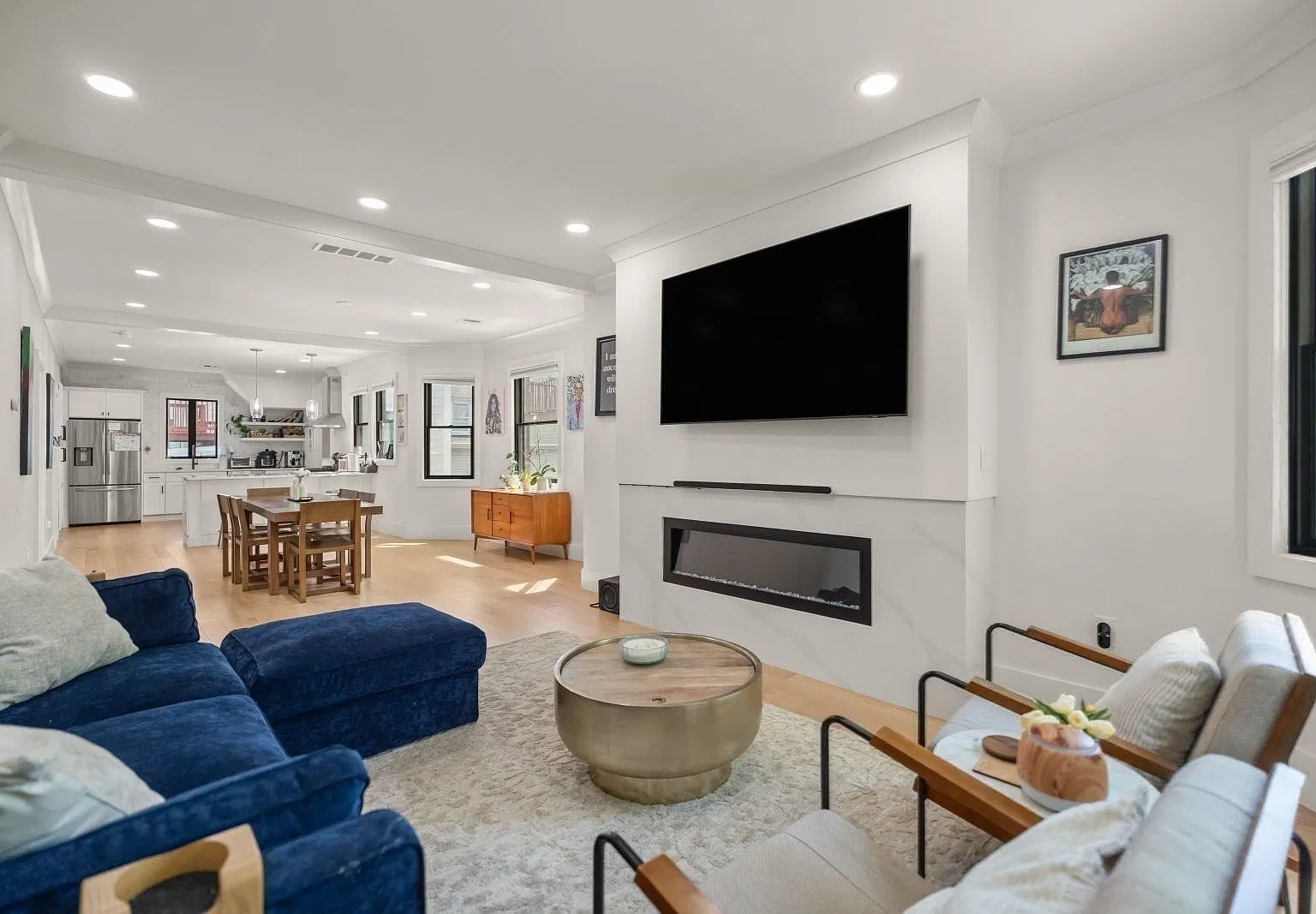 4 bed, 3.5 bath, 2415 sqft, $5,950 — Photo 3