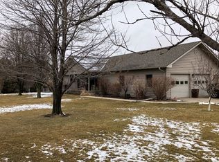 1504 N M Rd, Aurora, NE 68818