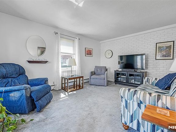 5th image of 170 Spring Valley Ave