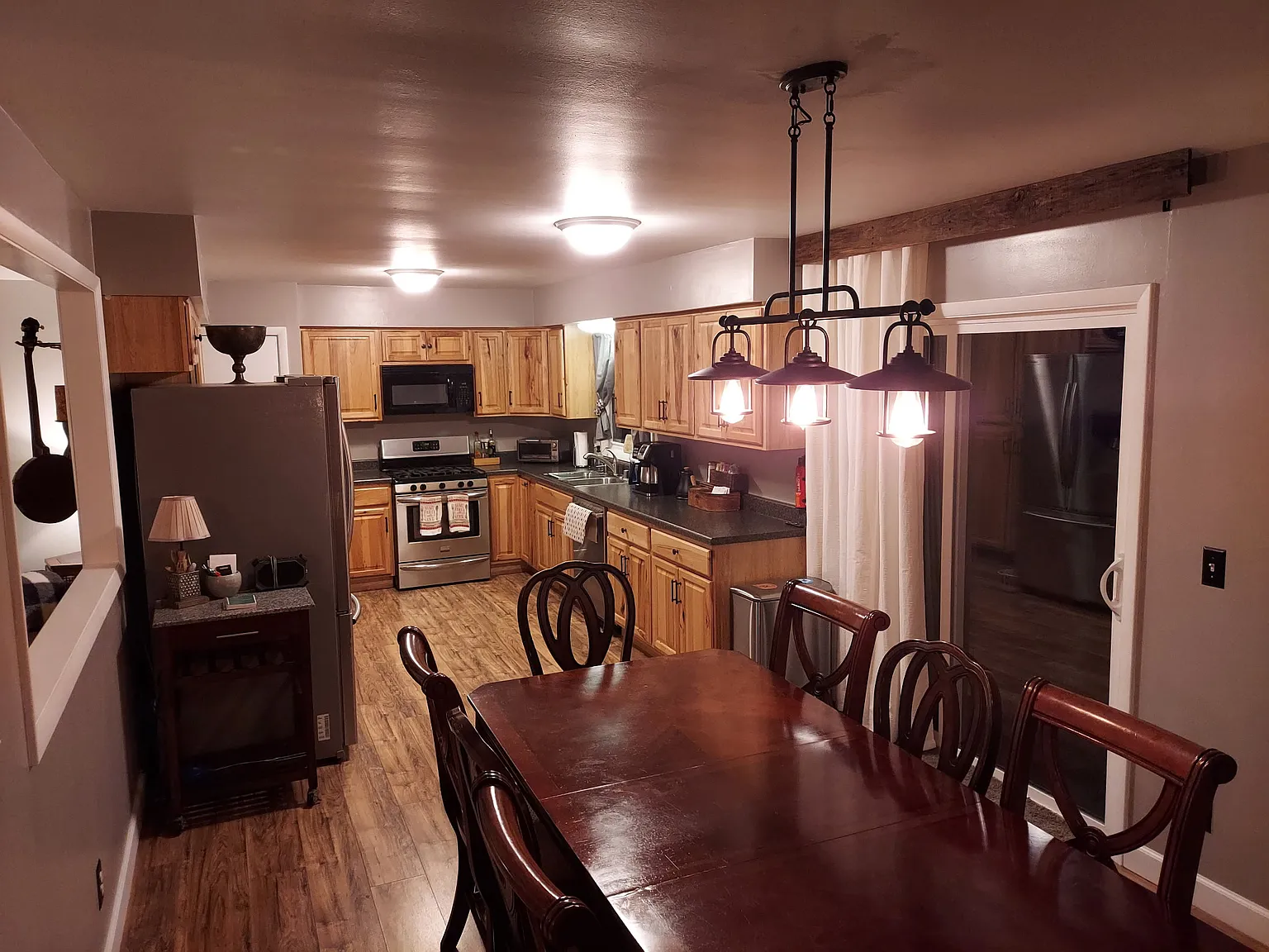 3 bed, 1.5 bath, 1226 sqft, $2,400 — Photo 1