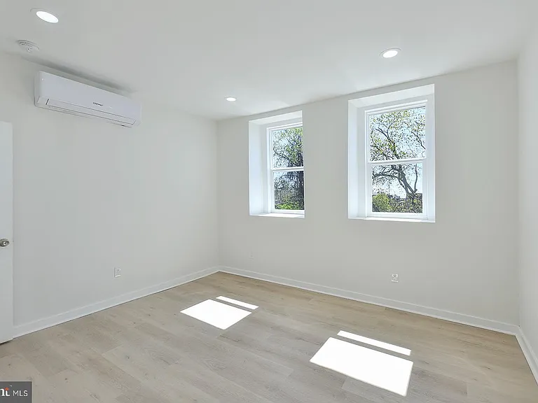 2330 Bryant Ave #4 — Photo 12