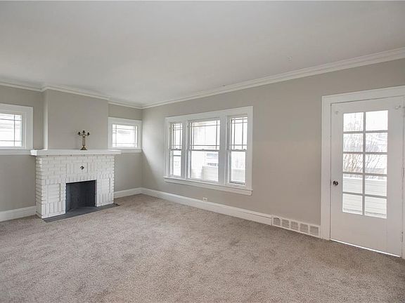 3rd image of 2070 Wascana Ave