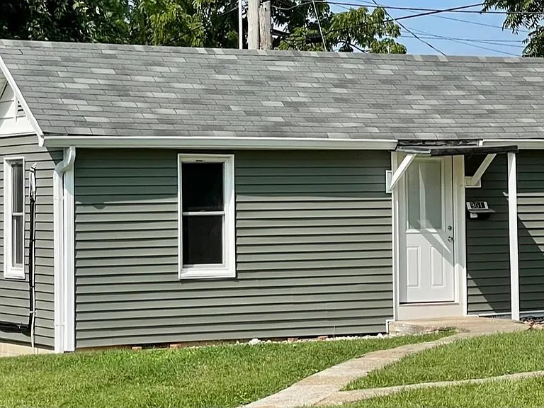 901 1/2 E Wilson St — Photo 3
