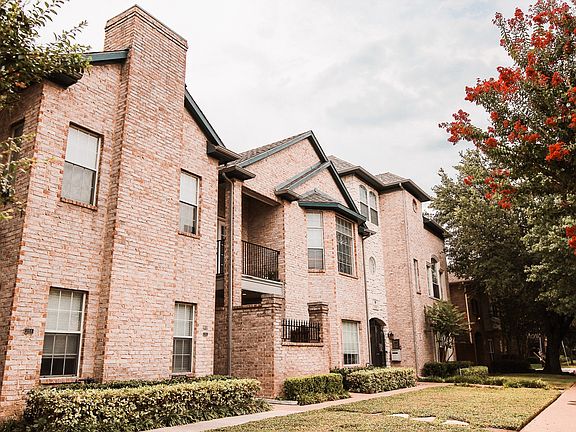 Franconia Court Apartments Exterior