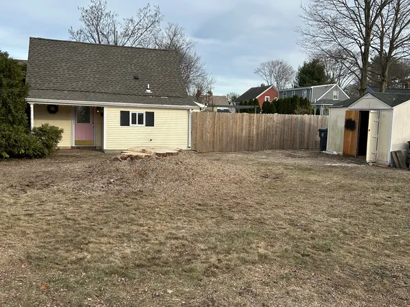 88 Oxford Ave, Warwick, RI 02889