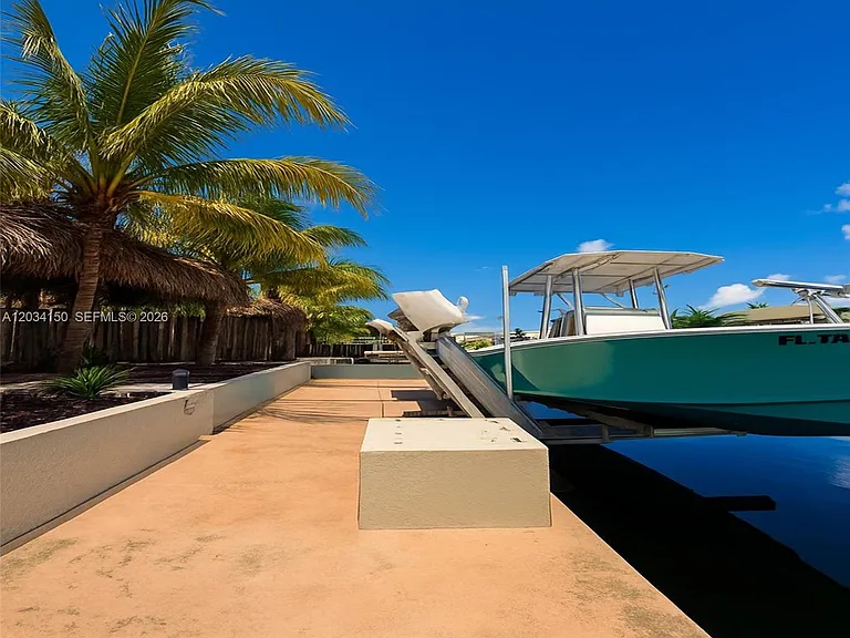 136 Marina Ave — Photo 13
