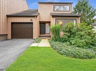 6 Sycamore Ln, Morristown, NJ 07960