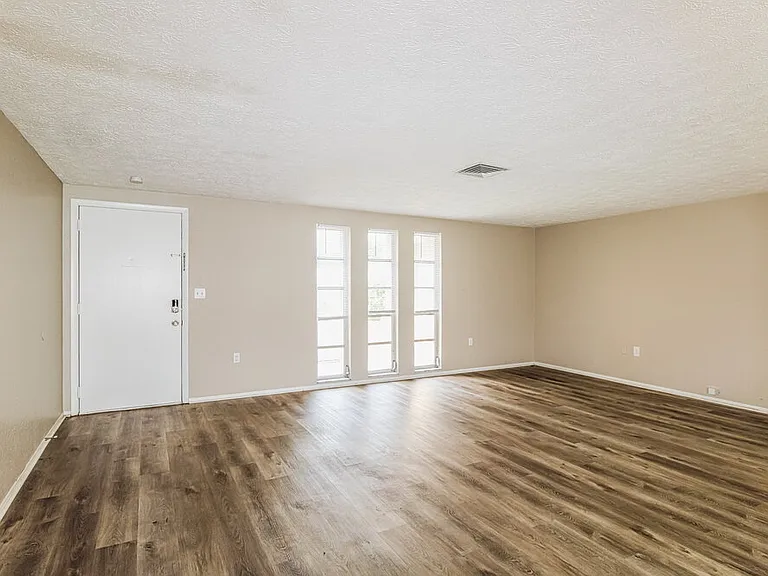 7043 Fireside Dr — Photo 5