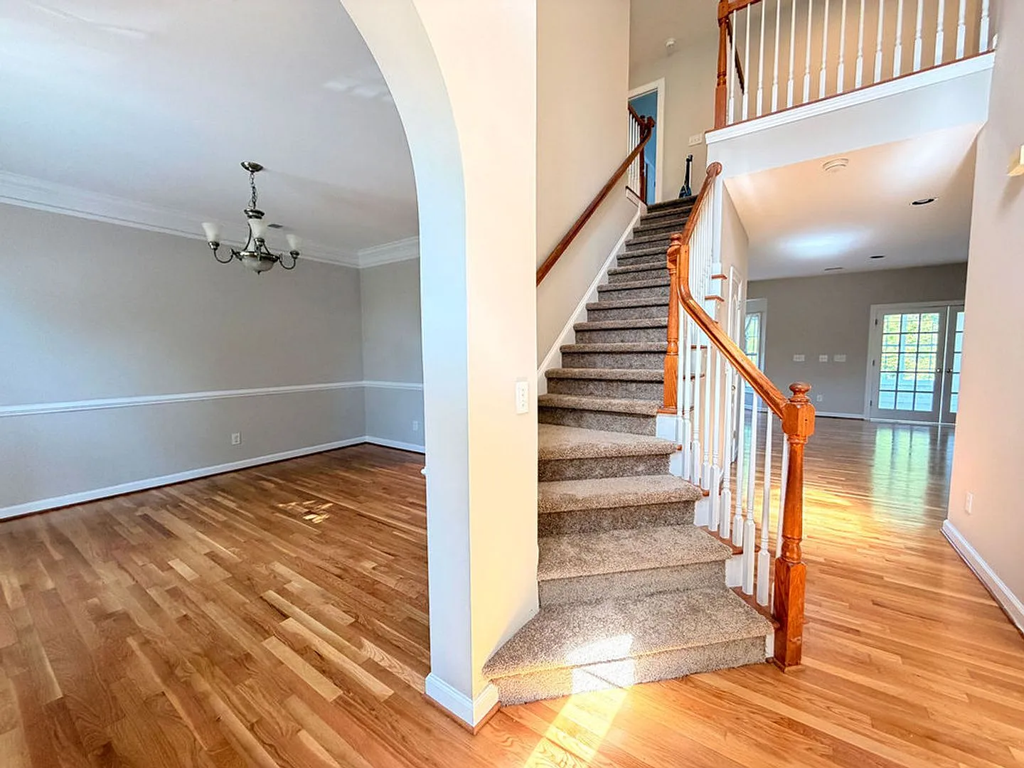 Available now. Beautiful, Freshly-Renovated 5BR/2.5 BA in Rivertowne! — Photo 4