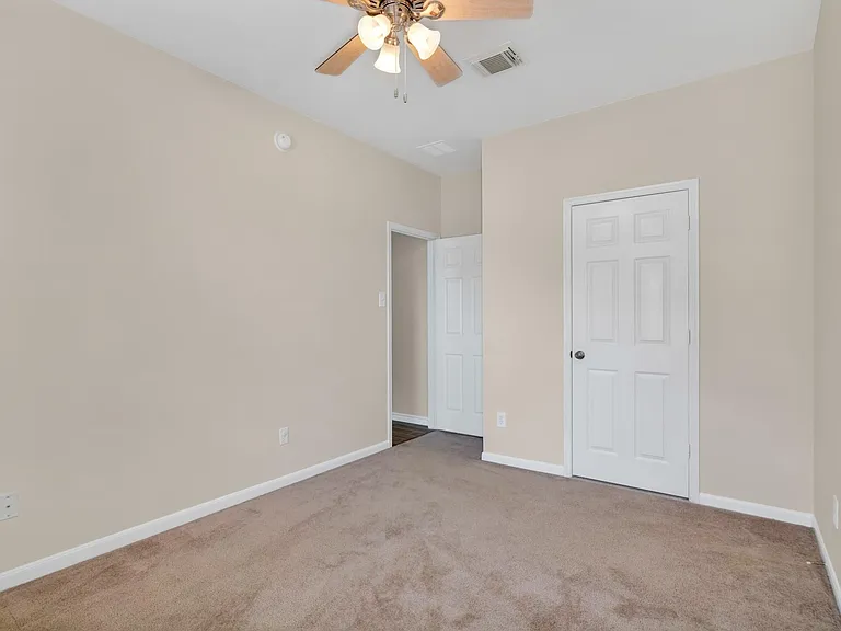 2002 Monarch Hollow Ln — Photo 31