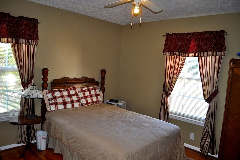 1st image of 100 Edwards Ct