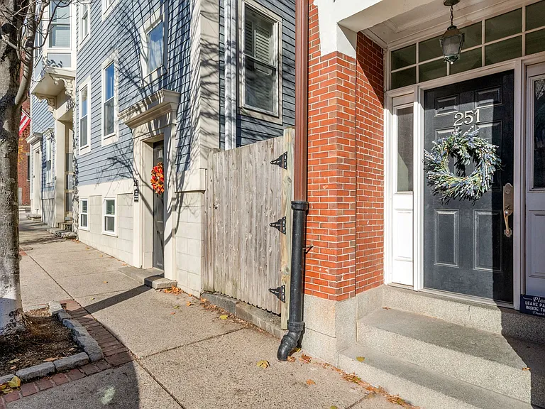 251 Bunker Hill St #2 — Photo 20