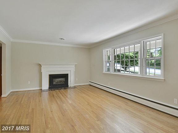 3rd image of 304 John Marshall Dr NE