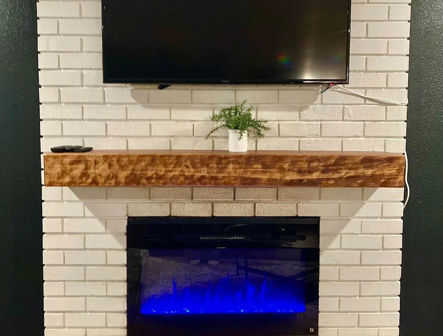 3 bed, 2.0 bath, 1991 sqft, $5,897 — Photo 3