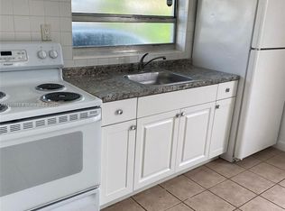 2555 NE 181st St #2, North Miami Beach, FL 33160
